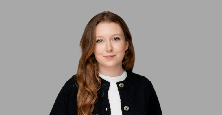 Headshot of Lauren Aherne for mobile users