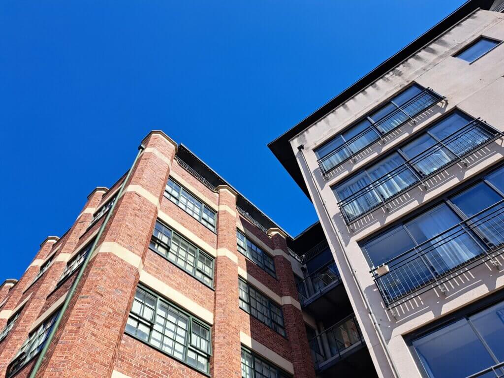 Flat buildings
